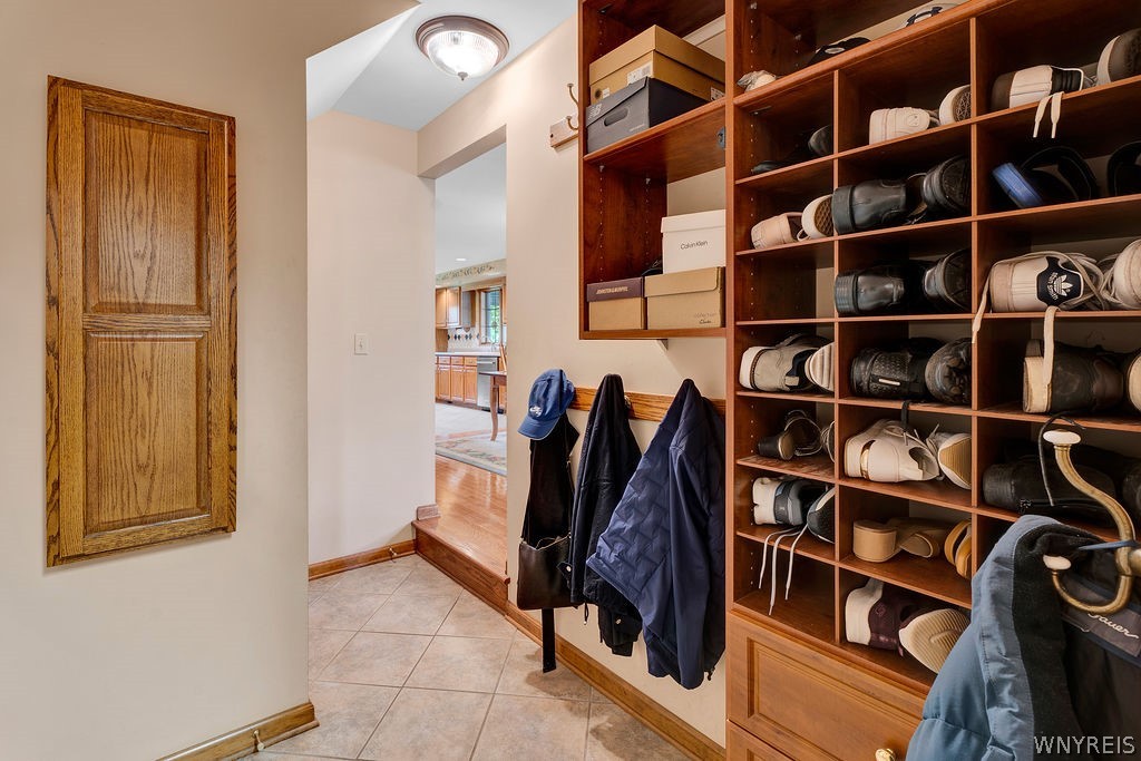4815 Tonawanda Creek Road Pendleton, NY 14120 - Photo 21 of 49 Mudroom
