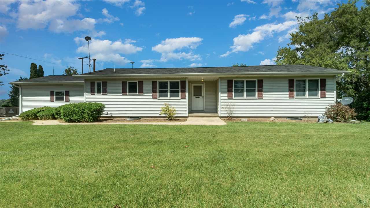 4981 East Pleasant Valley Road Shepherd, MI 48883 - Photo 6 of 35 1888853-5.JPG