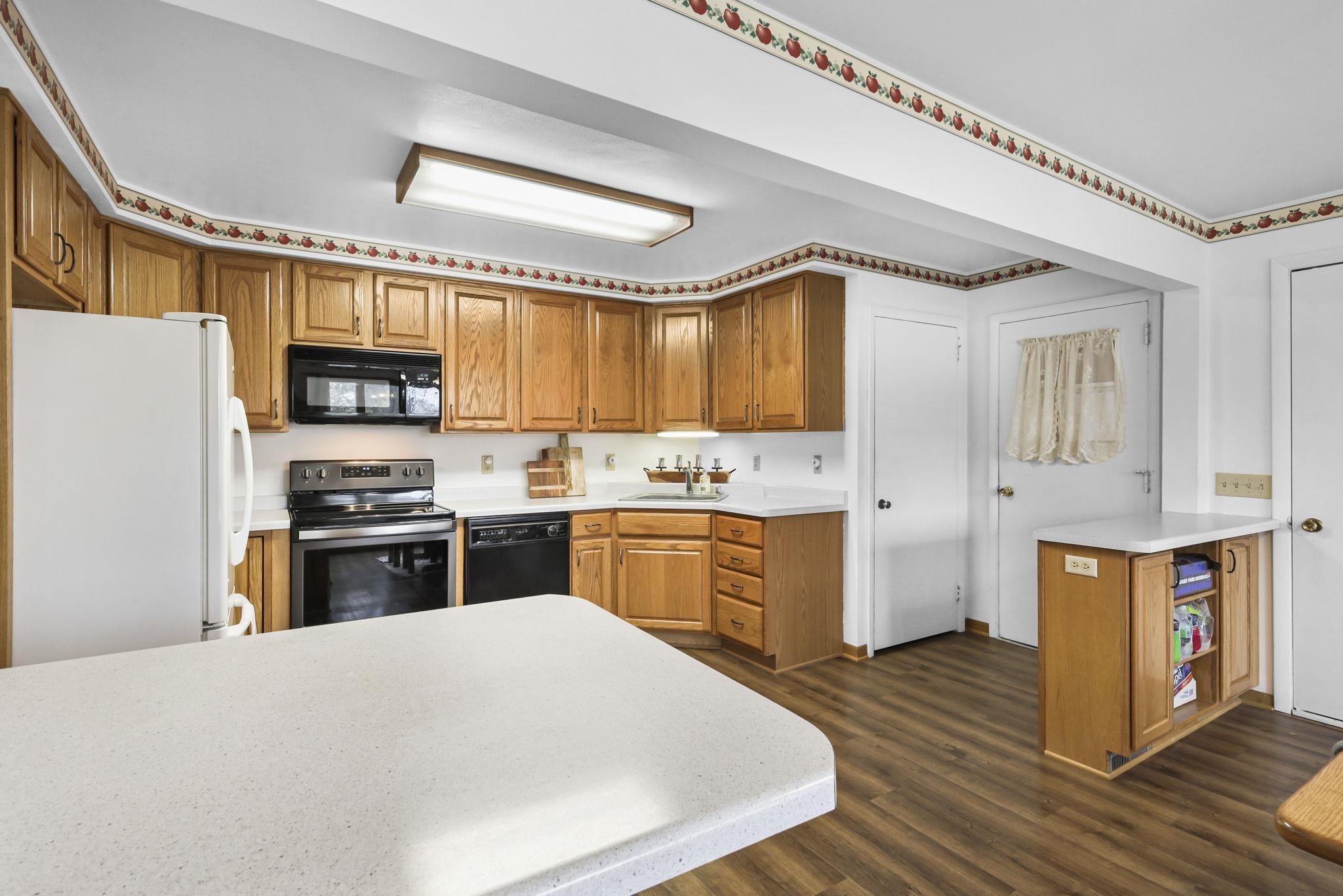 210 Pleasant Drive Waunakee, WI 53597 - Photo 13 of 34