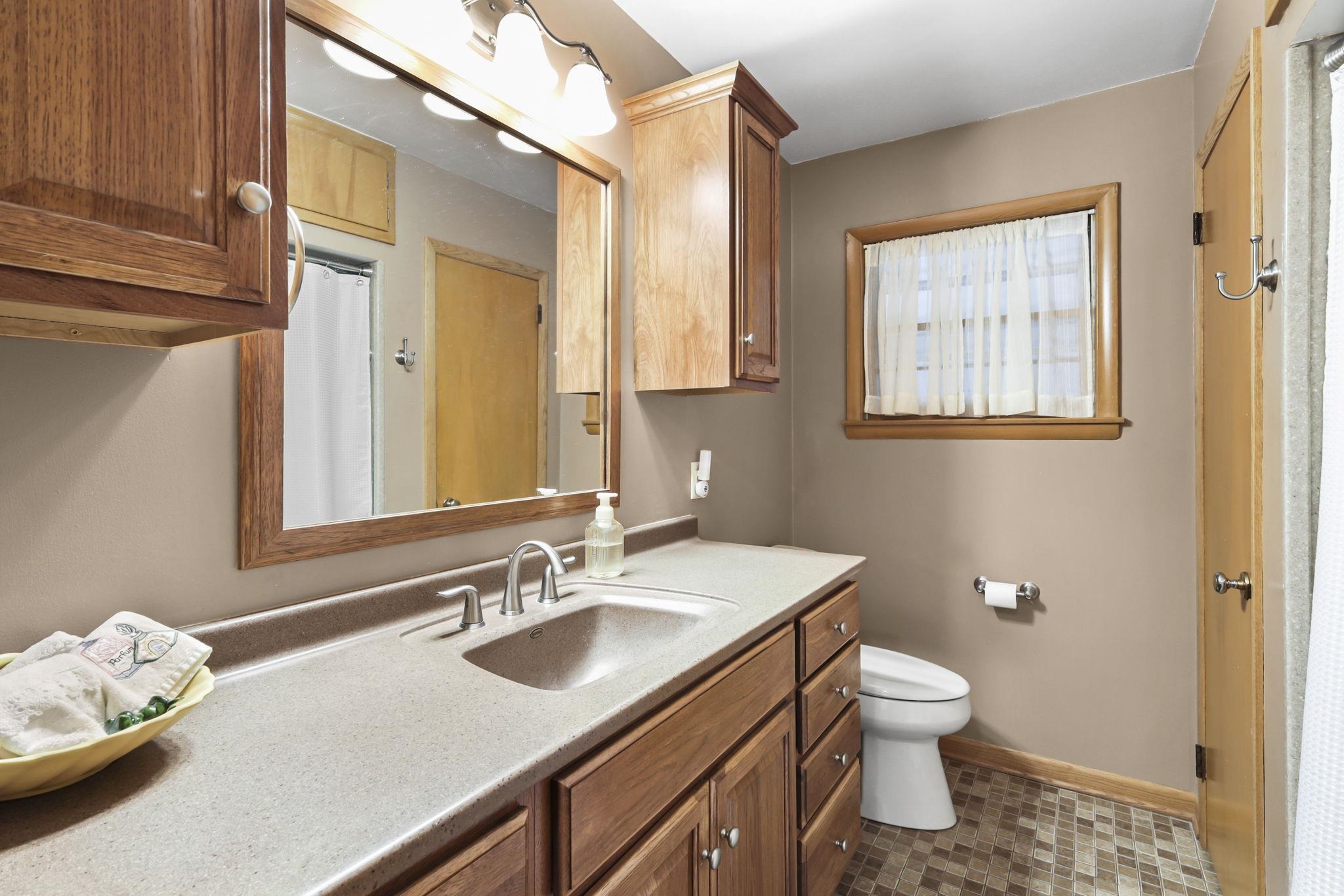 210 Pleasant Drive Waunakee, WI 53597 - Photo 19 of 34