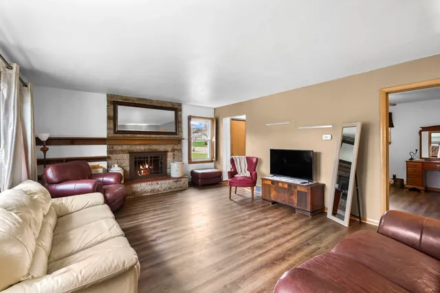 $405,000 | 210 Pleasant Drive, Waunakee, WI 53597