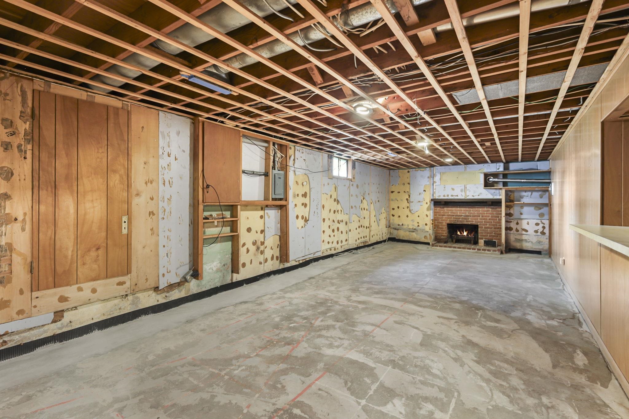 210 Pleasant Drive Waunakee, WI 53597 - Photo 25 of 34