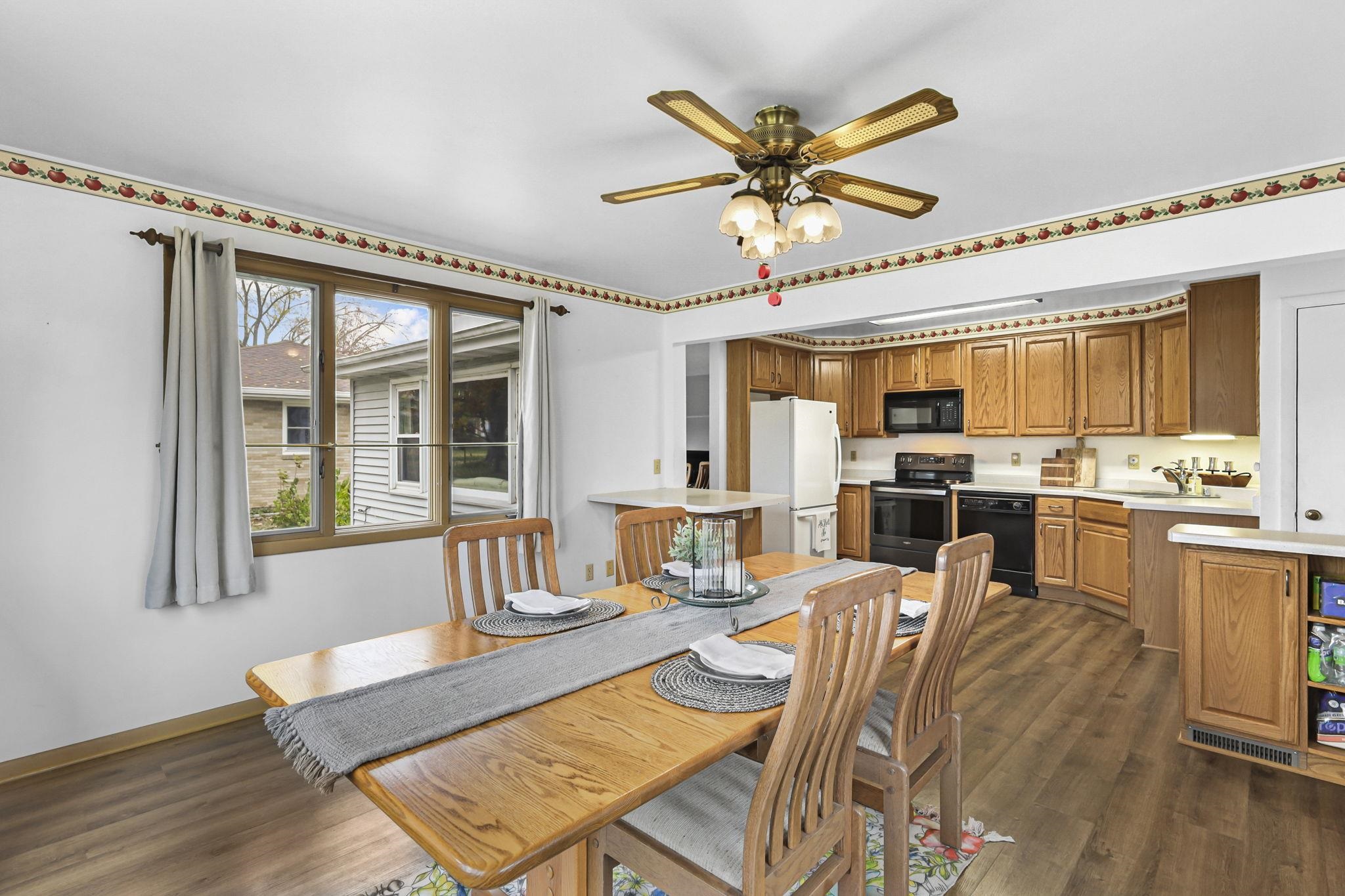 210 Pleasant Drive Waunakee, WI 53597 - Photo 7 of 34