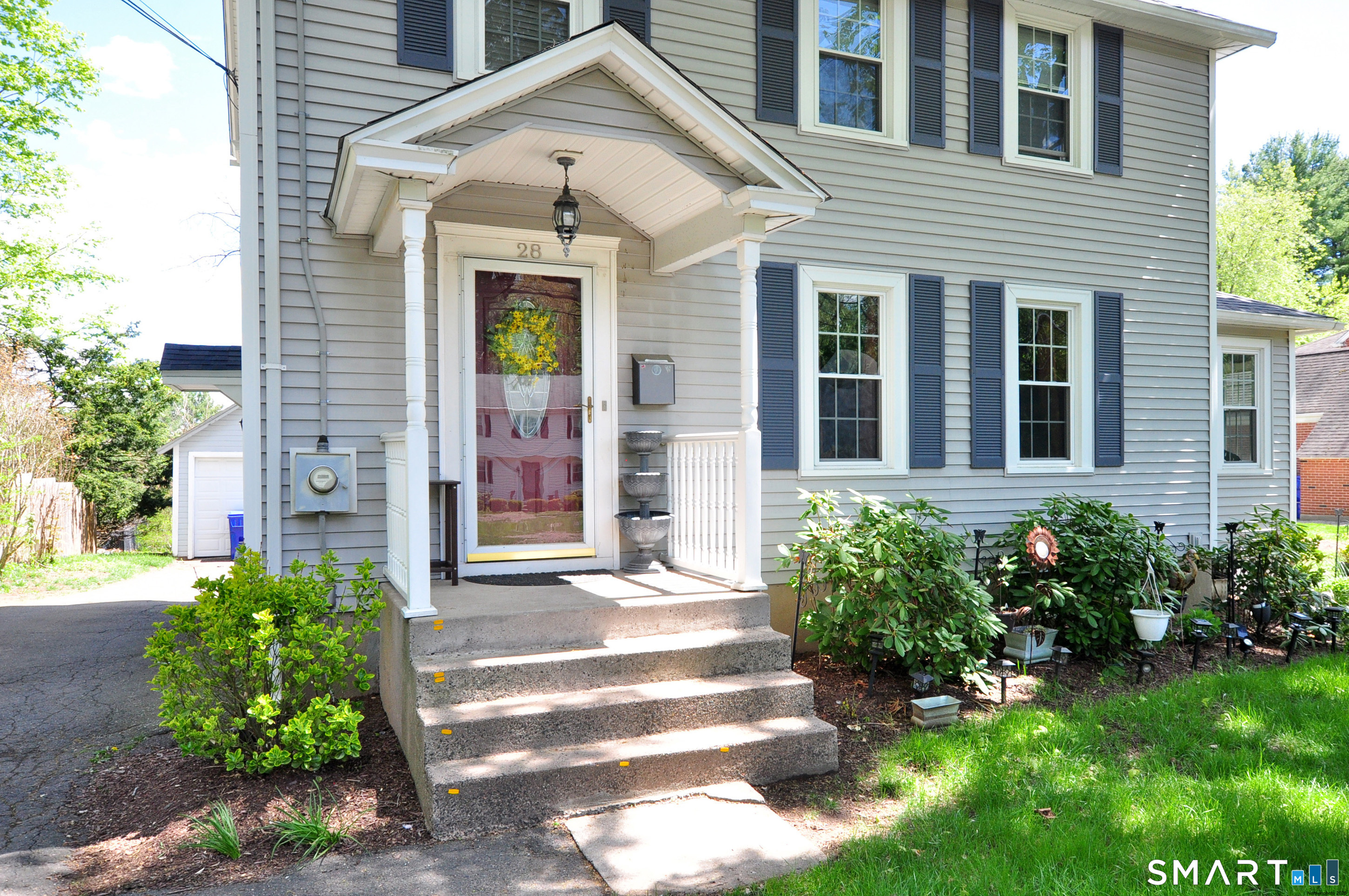 28 Prospect Street Bloomfield, CT 06002 - Photo 2 of 15