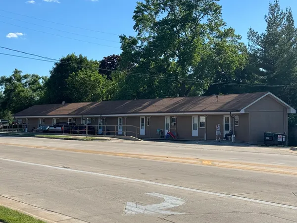 $405,000 | 105 South Sycamore Street, Genoa, IL 60135