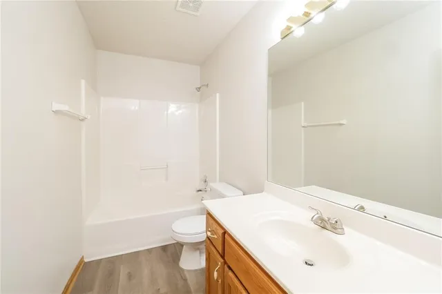 $2,105 | 315 East Elm Street, Raymore, MO 64083