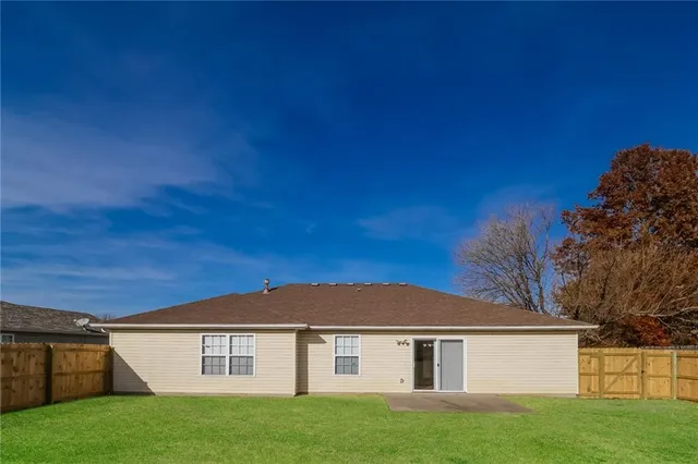 $2,105 | 315 East Elm Street, Raymore, MO 64083