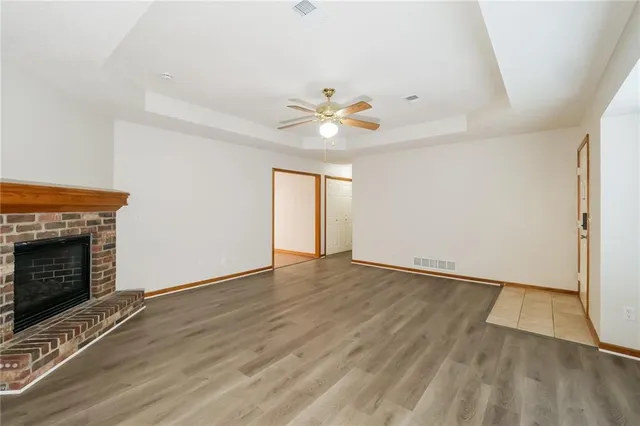 $2,105 | 315 East Elm Street, Raymore, MO 64083