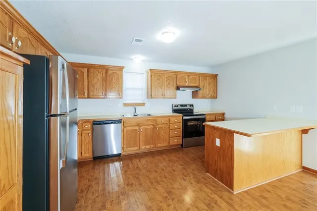 $2,105 | 315 East Elm Street, Raymore, MO 64083