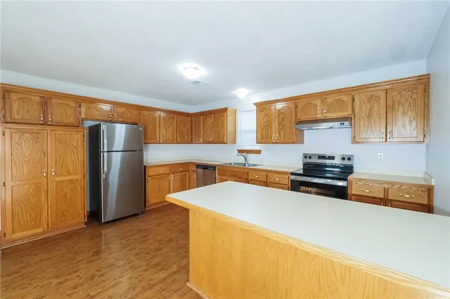 $2,105 | 315 East Elm Street, Raymore, MO 64083