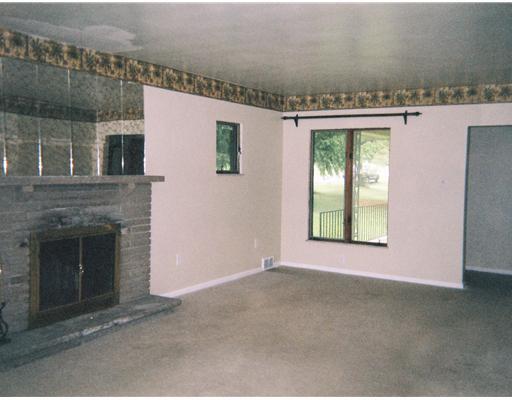 153 Concord Circle Road Beaver Falls, PA 15010 - Photo 4 of 6 Living Room.