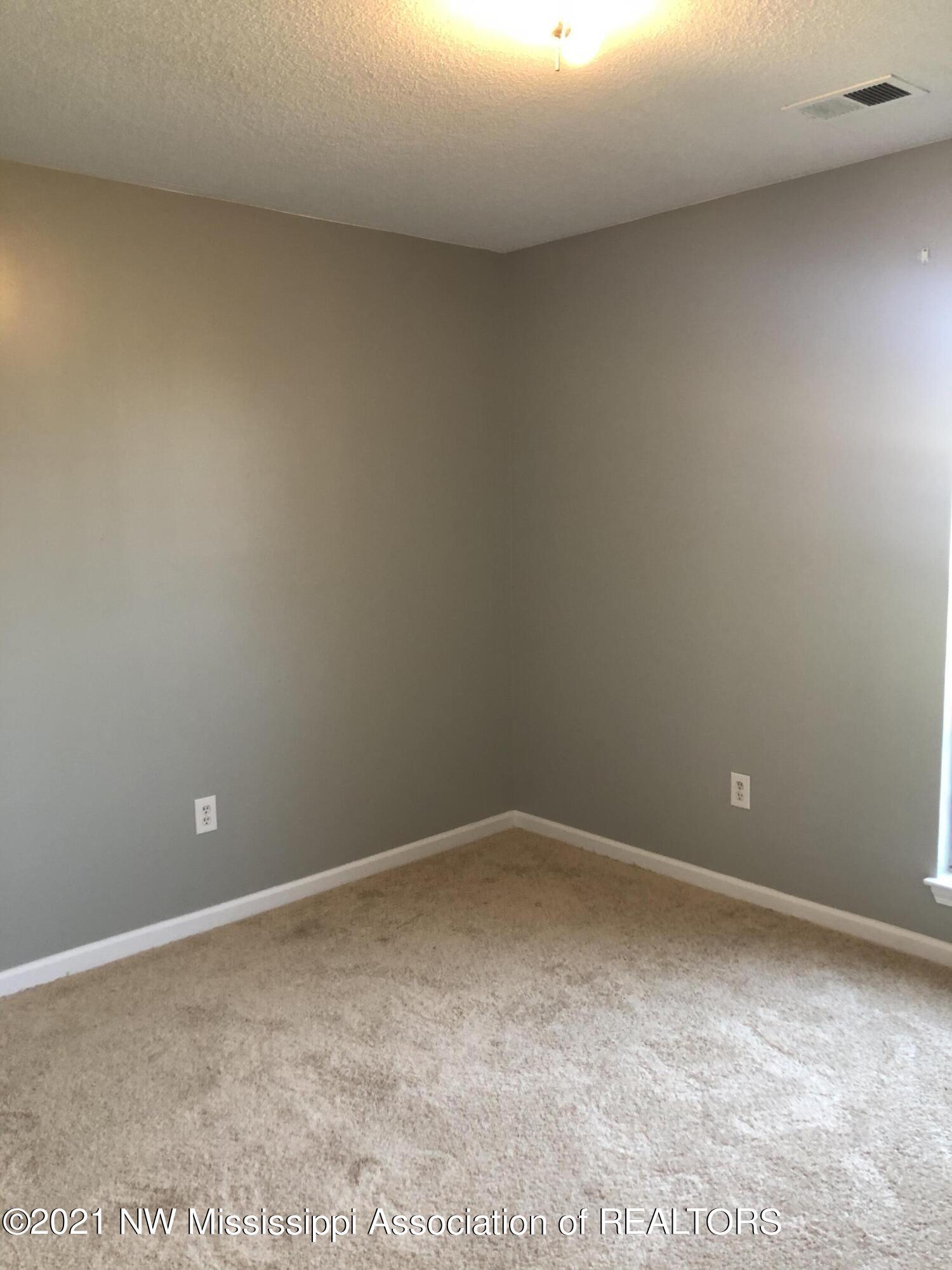9135 Triple Crown Loop East Southaven, MS 38671 - Photo 12 of 21 Bedroom 2 pic 1
