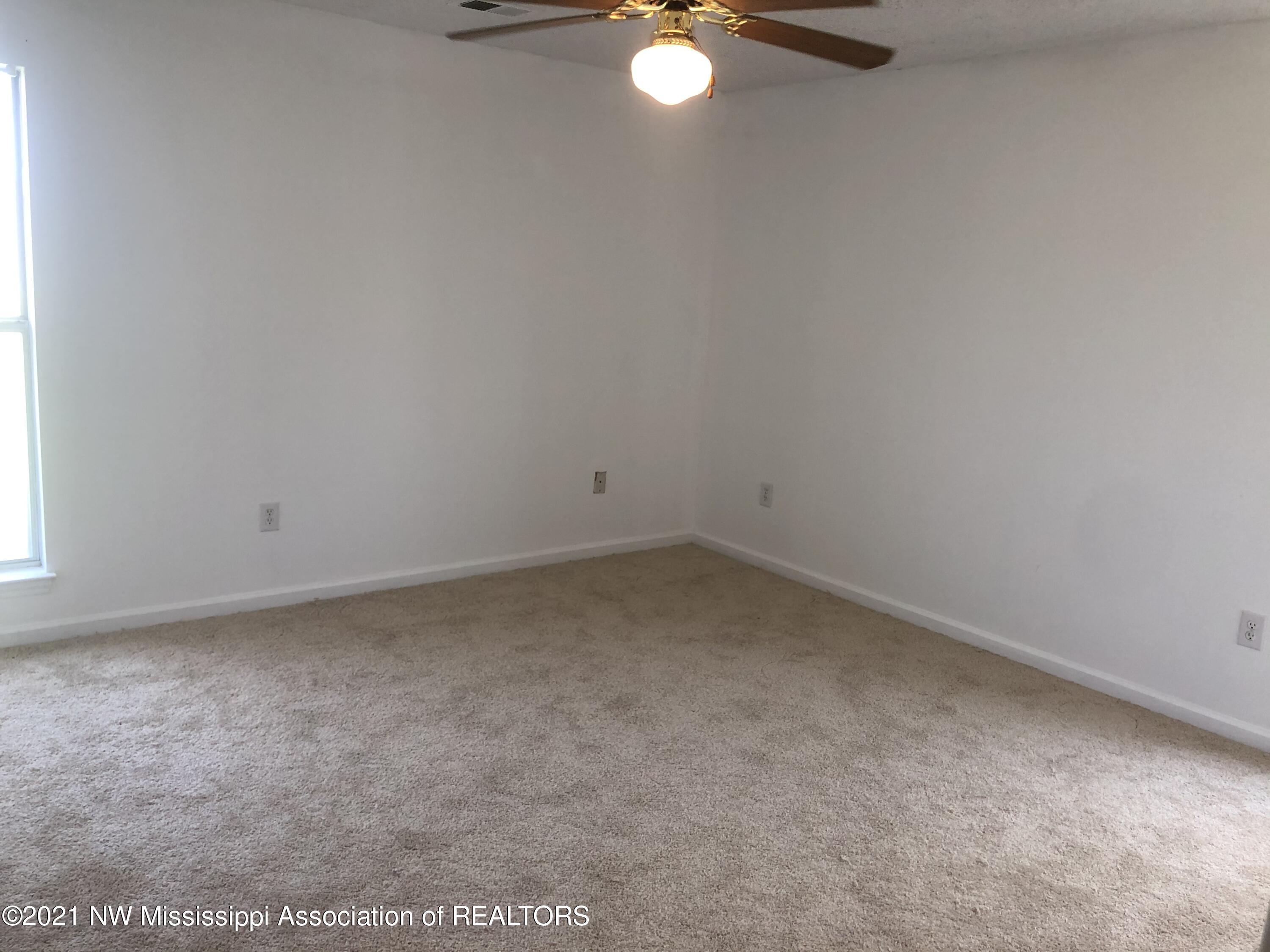 9135 Triple Crown Loop East Southaven, MS 38671 - Photo 15 of 21 Master Bdrm pic 1