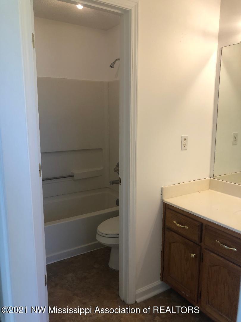 9135 Triple Crown Loop East Southaven, MS 38671 - Photo 17 of 21 Master bathroom