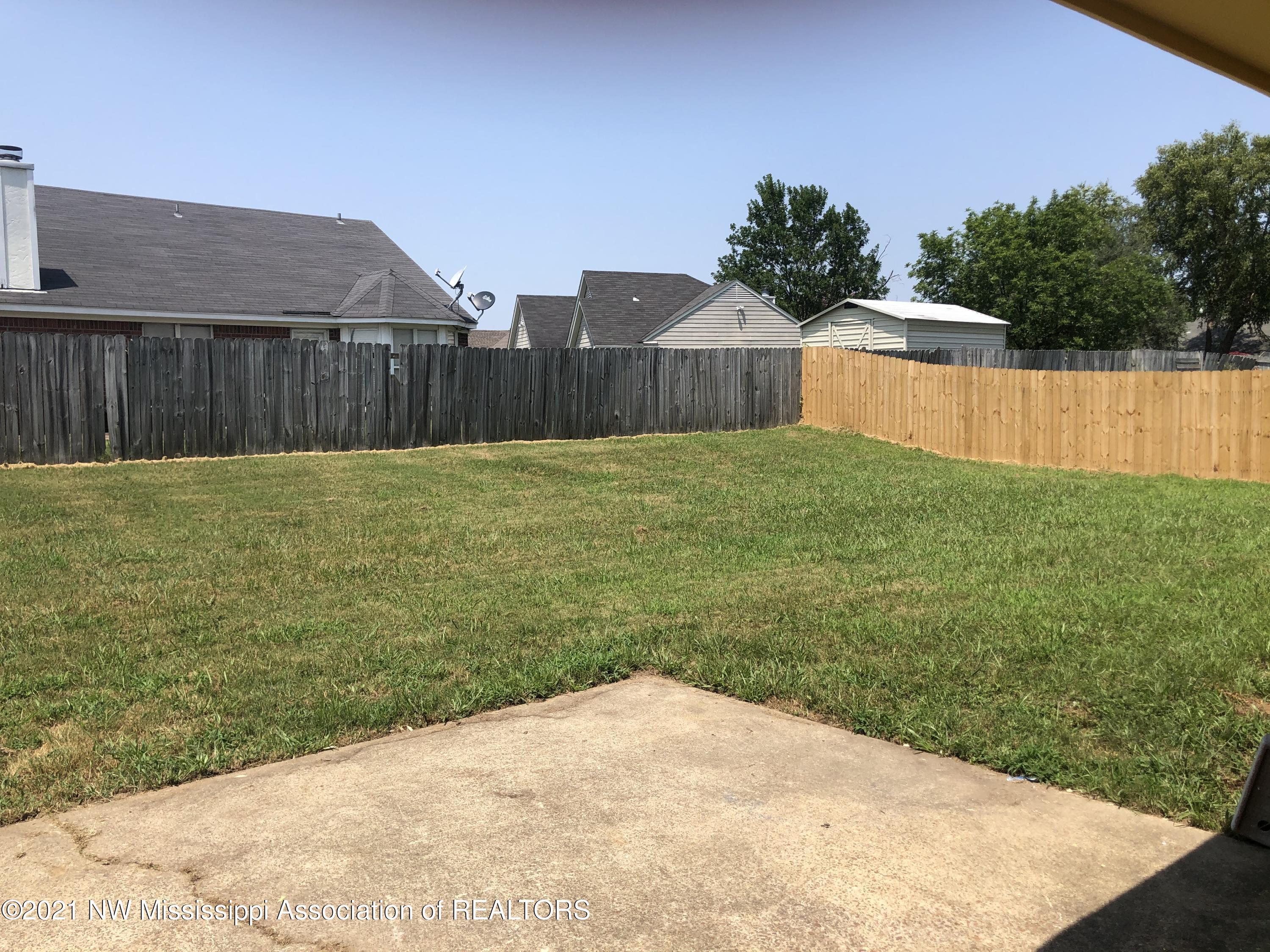 9135 Triple Crown Loop East Southaven, MS 38671 - Photo 20 of 21 Backyard pic 1