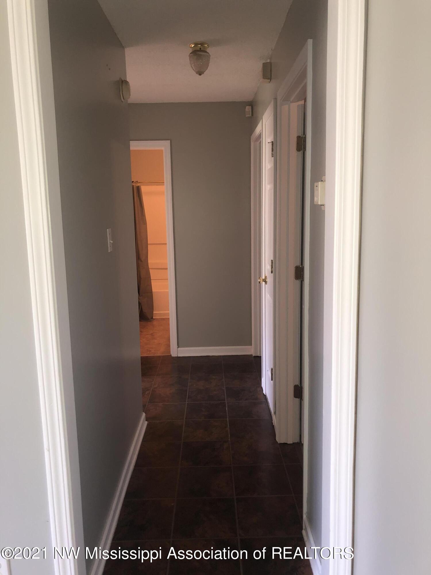 9135 Triple Crown Loop East Southaven, MS 38671 - Photo 9 of 21 Hallway