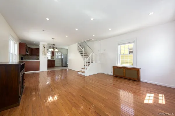 $2,800 | 353 West Jamaica Avenue, Valley Stream, NY 11580