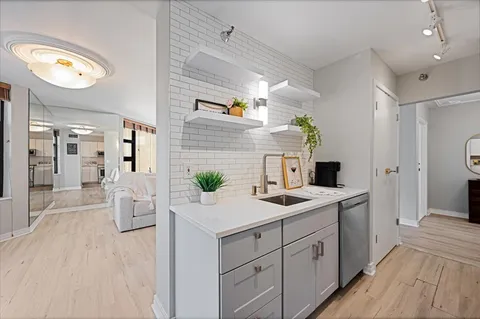 $299,000 | 401 East Ontario Street, Unit 401, Chicago, IL 60611