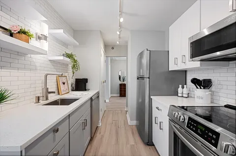 $299,000 | 401 East Ontario Street, Unit 401, Chicago, IL 60611