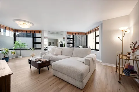 $299,000 | 401 East Ontario Street, Unit 401, Chicago, IL 60611