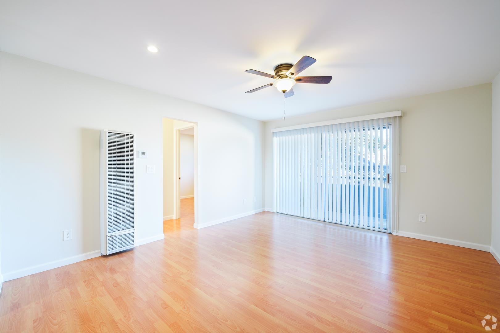 900 Alvarez Avenue Pinole, CA 94564 - Photo 7 of 10 a view of an empty room with a window