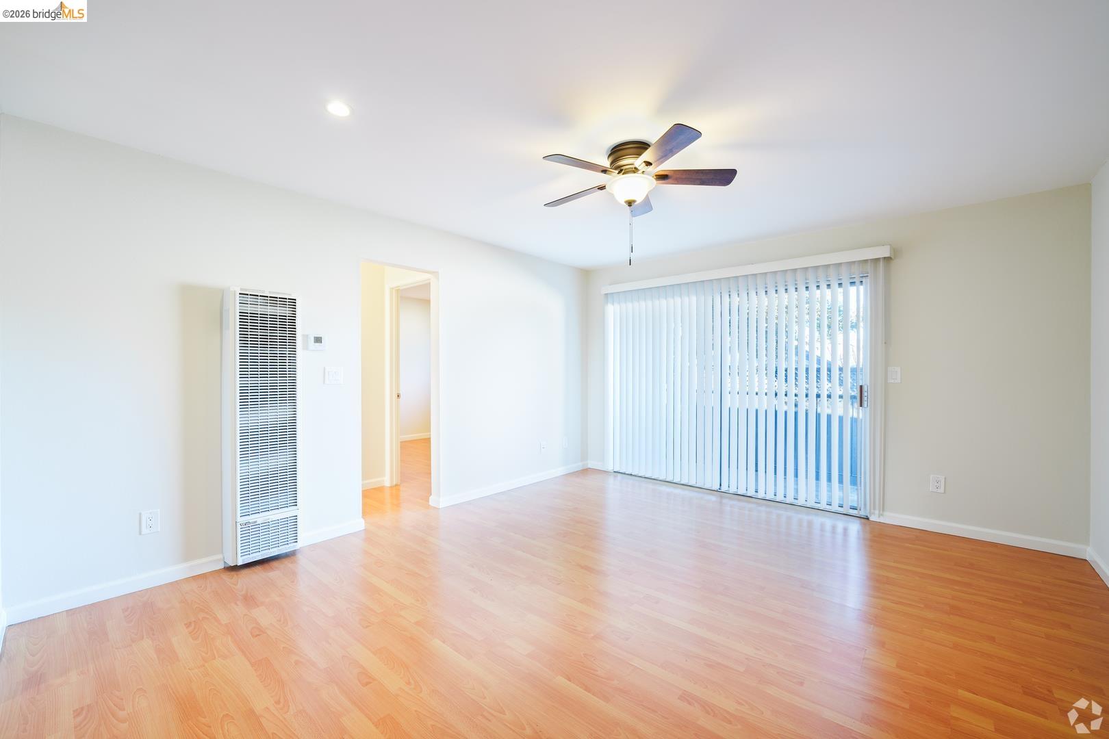 900 Alvarez Avenue Pinole, CA 94564 - Photo 7 of 10 a view of an empty room with a window