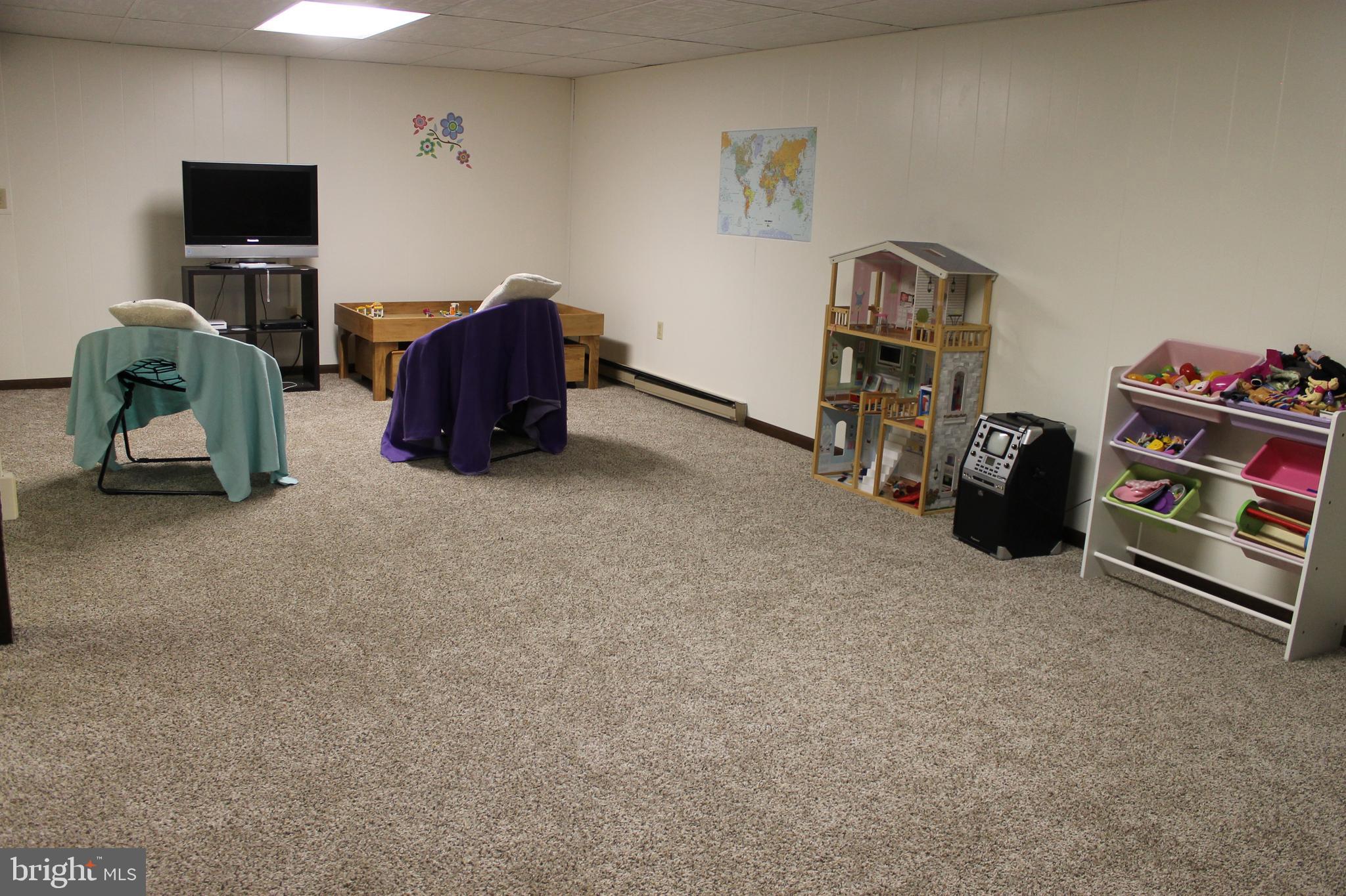 446 North Heidelberg Road Robesonia, PA 19551 - Photo 11 of 23 Family Room