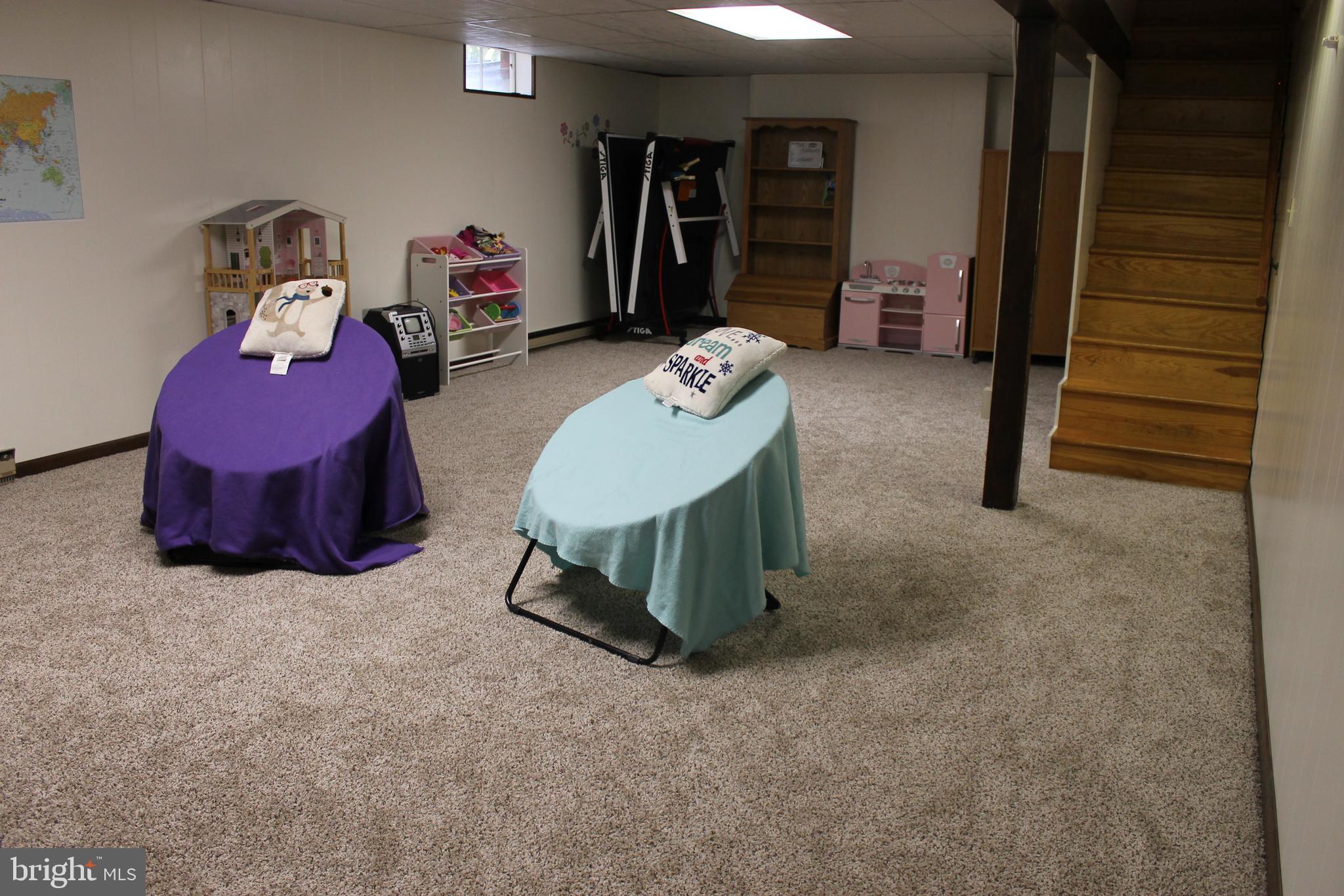 446 North Heidelberg Road Robesonia, PA 19551 - Photo 12 of 23 Family Room