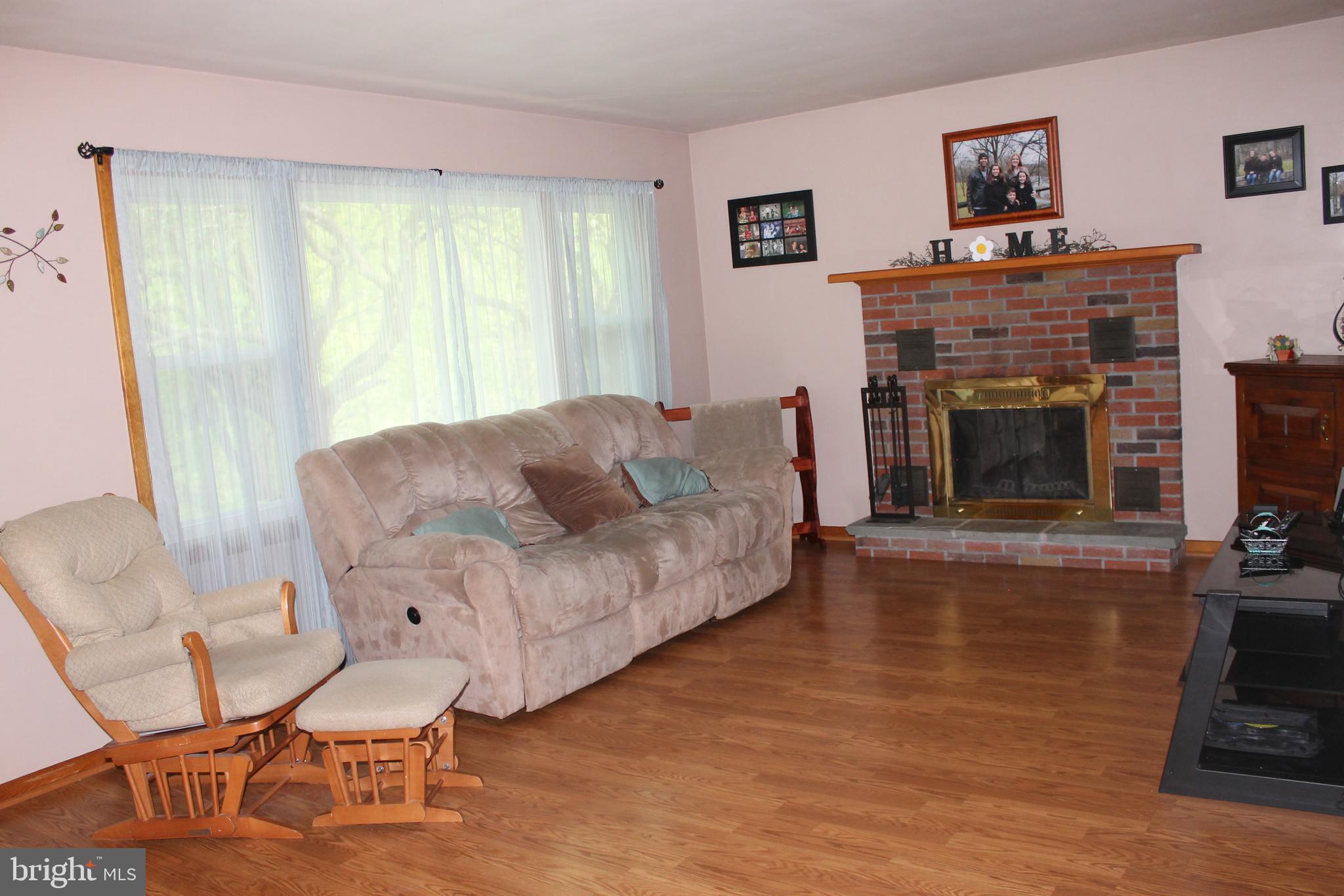 446 North Heidelberg Road Robesonia, PA 19551 - Photo 9 of 23 Living Room