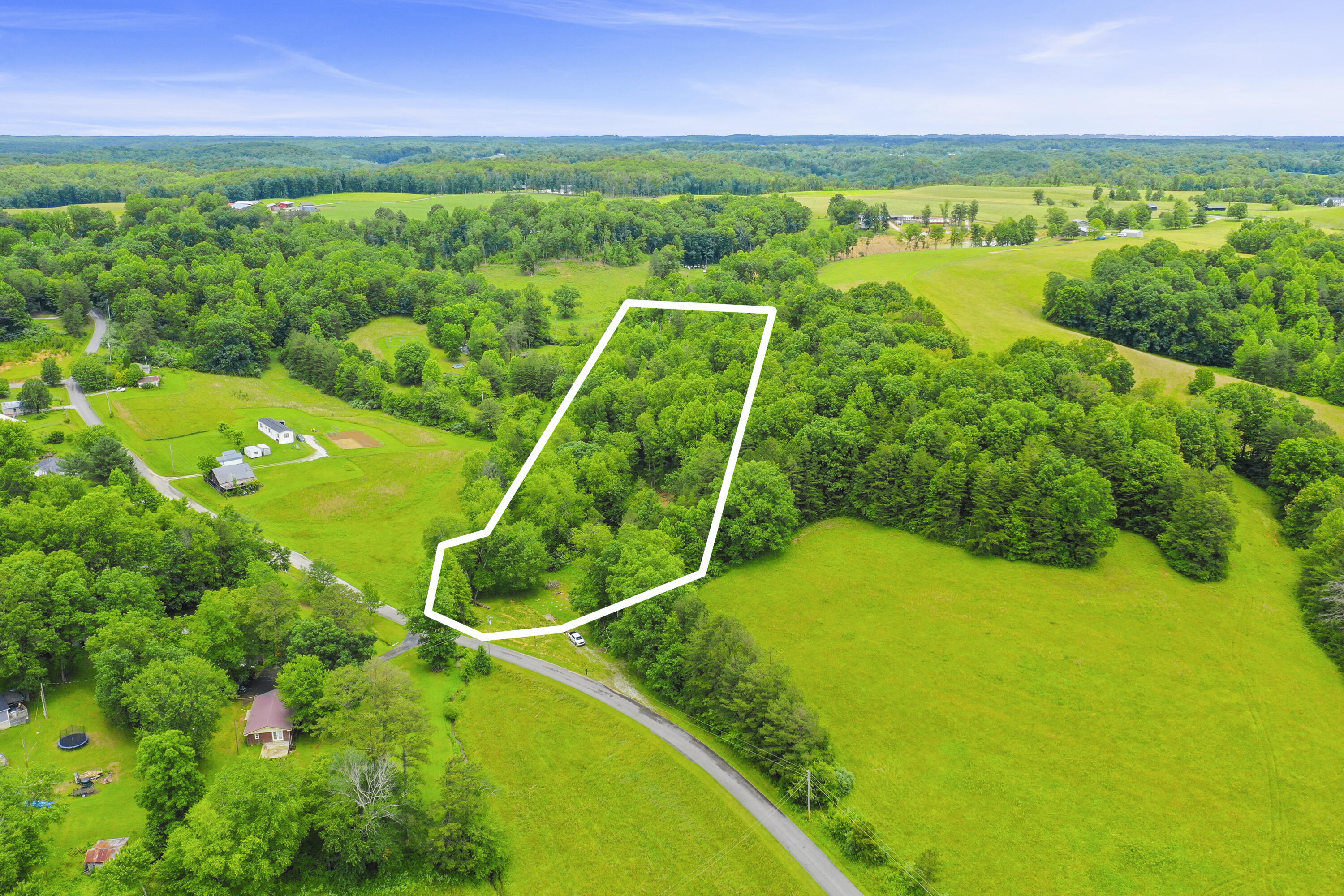 2062 Hellard Road Annville, KY 40402 - Photo 5 of 19 DJI_0006(1)