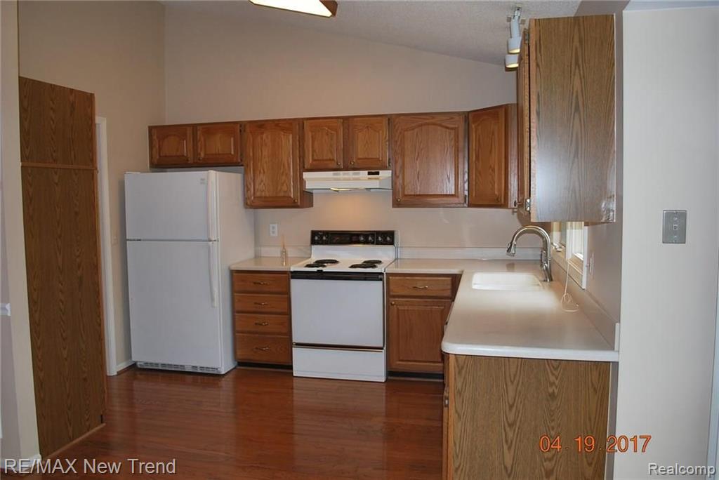 22005 River Ridge Trail, Unit 37 Farmington Hills, MI 48335 - Photo 5 of 18