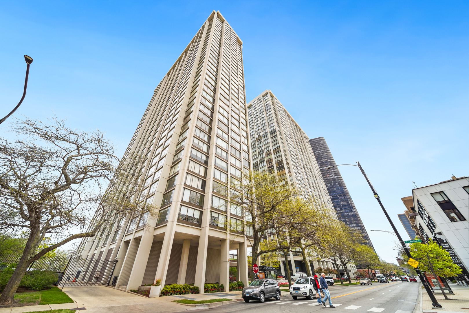 5455 North Sheridan Road, Unit 3506 Chicago, IL 60640 - Photo 1 of 33 Gallery Image 1