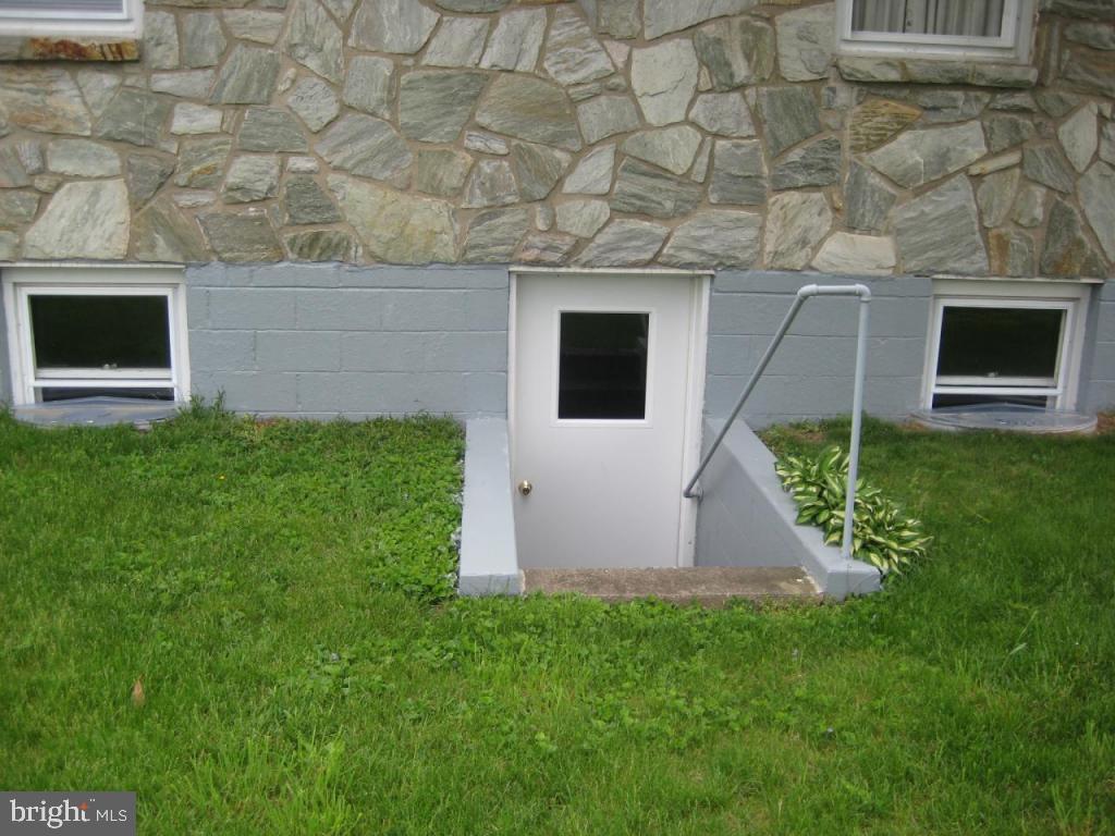 108 Schoeneck Road Ephrata, PA 17522 - Photo 7 of 25 Gallery Image 7