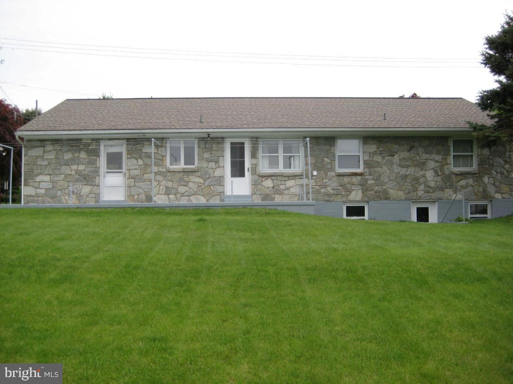108 Schoeneck Road Ephrata, PA 17522 - Photo 8 of 25 Gallery Image 8