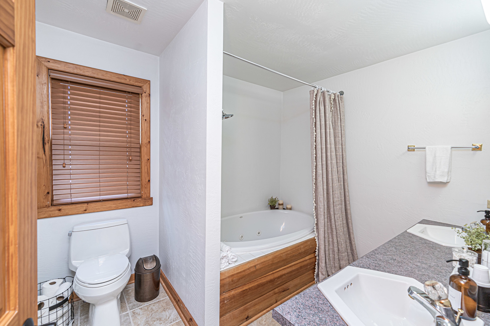 4535 Cumnor Road Downers Grove, IL 60515 - Photo 17 of 34 Gallery Image 17
