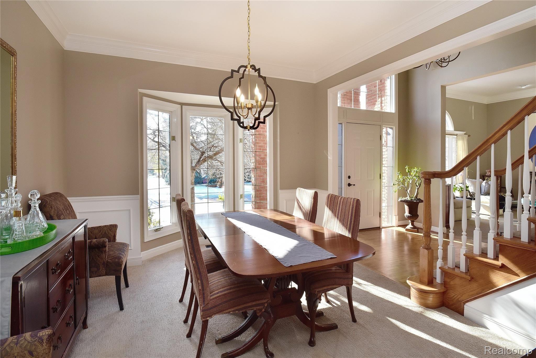 1995 Blue Grass Court Rochester, MI 48306 - Photo 13 of 37 DINING ROOM