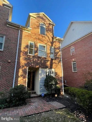 $4,200 | 1119 North Stuart Street North, Arlington, VA 22201