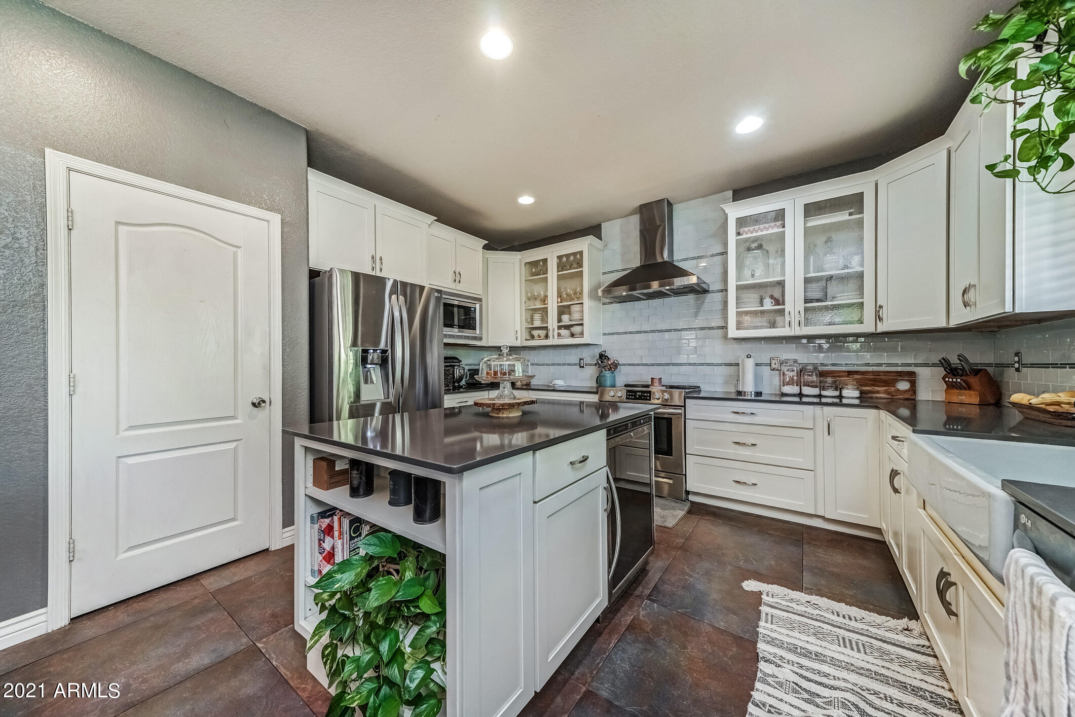 4161 South Splendor Place Gilbert, AZ 85297 - Photo 20 of 56 120-Kitchen_2