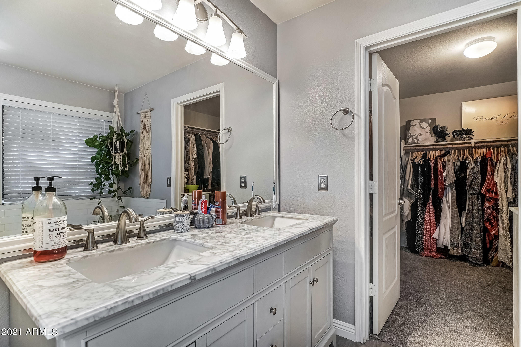 4161 South Splendor Place Gilbert, AZ 85297 - Photo 39 of 56 139-MasterBath_Vanity