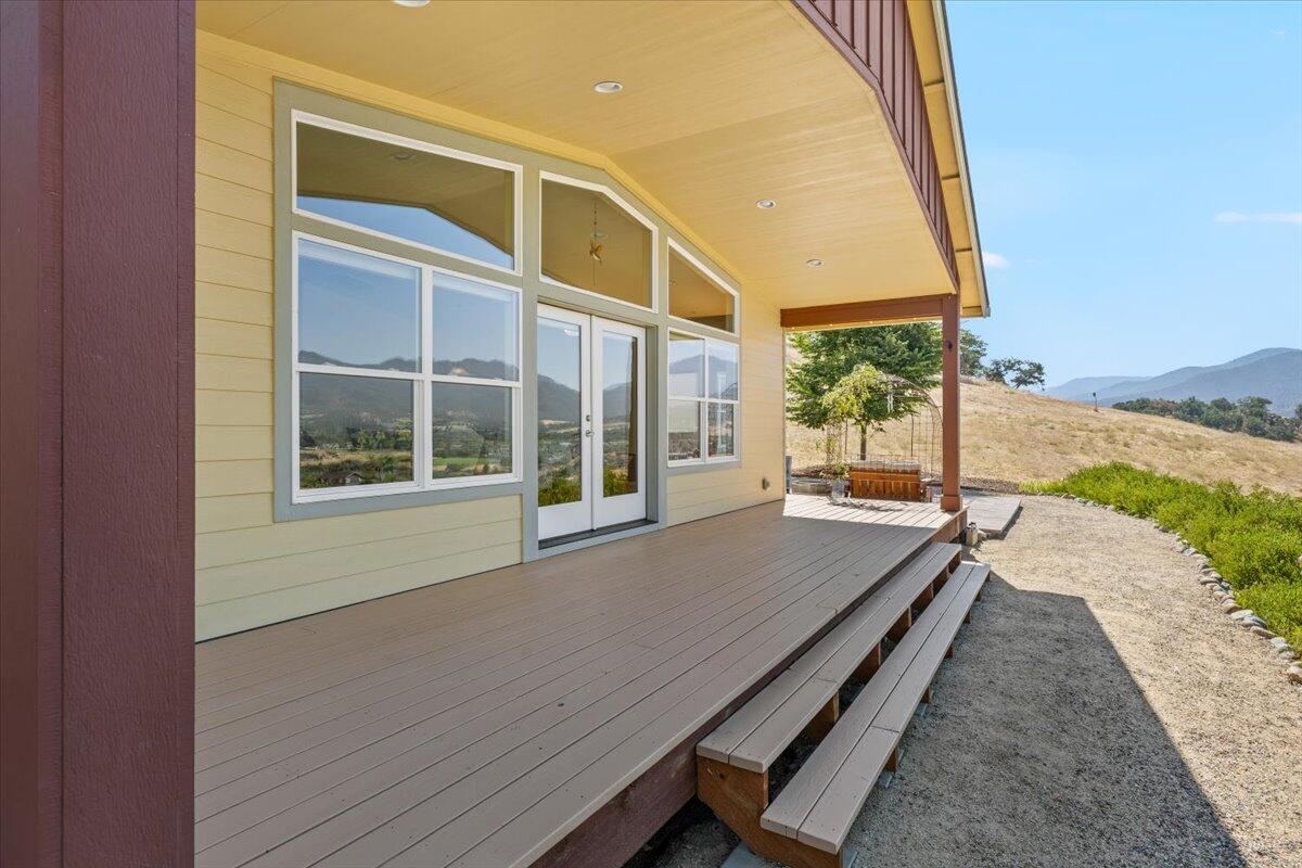 4856 Payne Road Medford, OR 97504 - Photo 11 of 49 Spacious covered porch