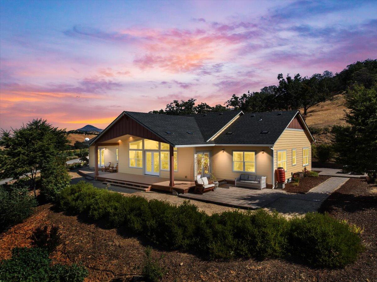 4856 Payne Road Medford, OR 97504 - Photo 1 of 49 Sunset view of s. side of house