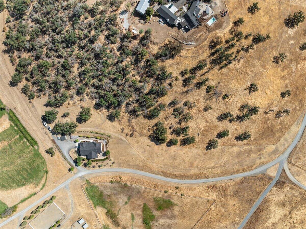 4856 Payne Road Medford, OR 97504 - Photo 44 of 49 Aerial view of house and driveway
