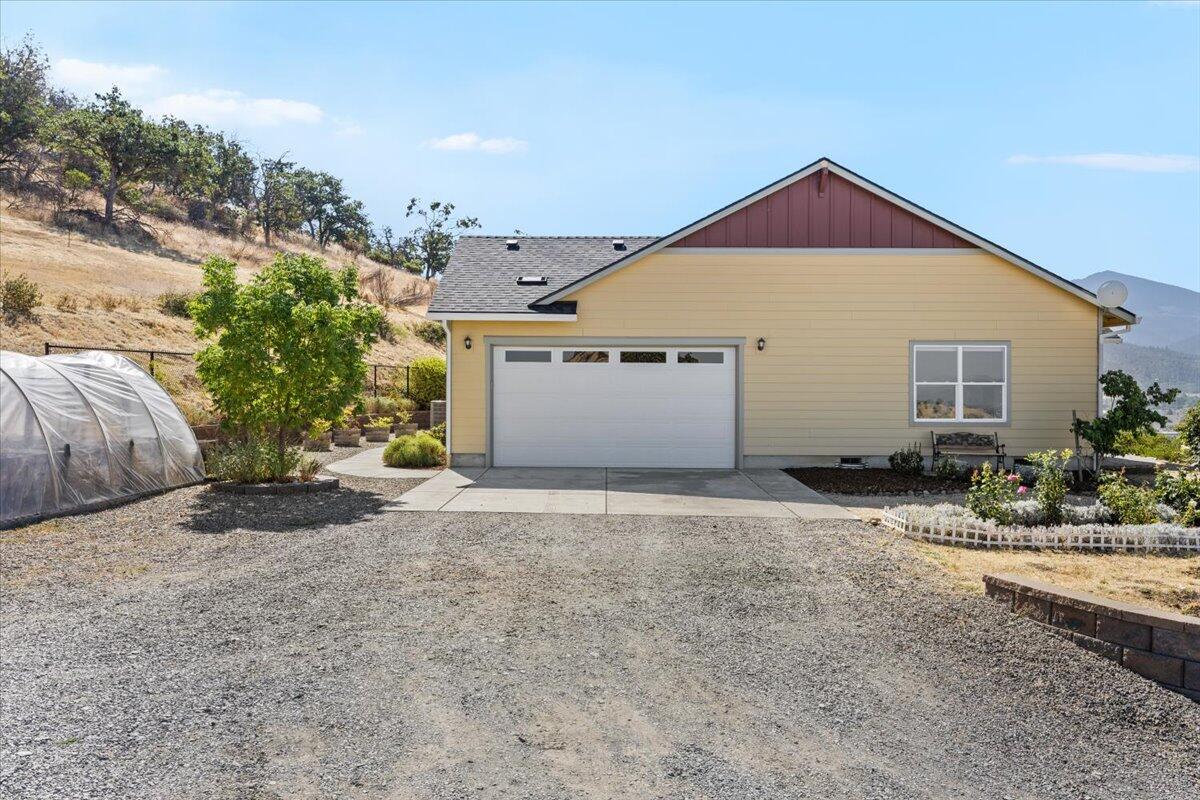 4856 Payne Road Medford, OR 97504 - Photo 8 of 49 Garage with greenhouse to the left