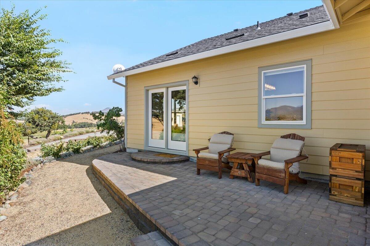 4856 Payne Road Medford, OR 97504 - Photo 9 of 49 Patio off primary bedroom