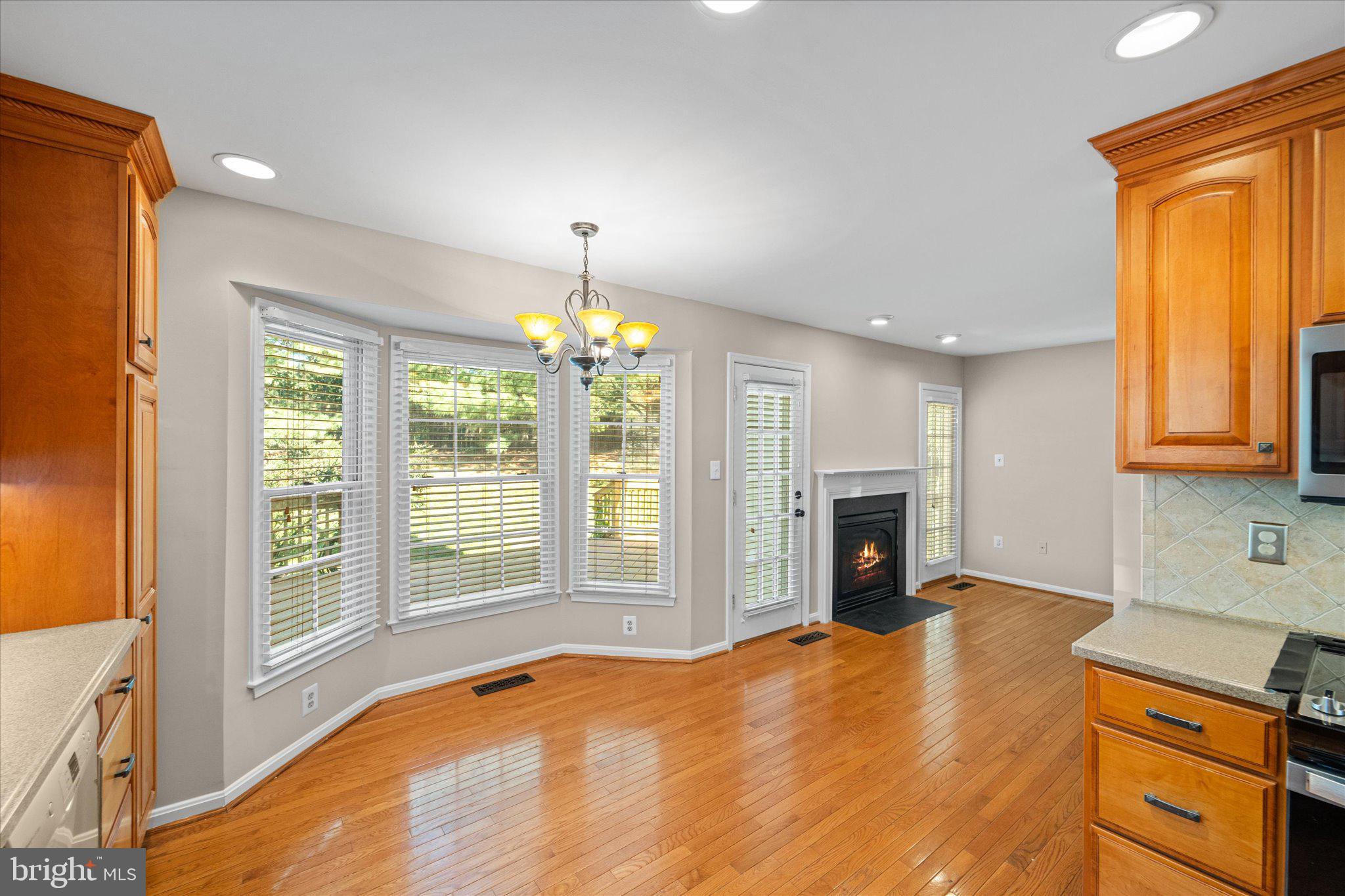 8104 Tall Timber Drive Gainesville, VA 20155 - Photo 16 of 58 Eat-in Kitchen