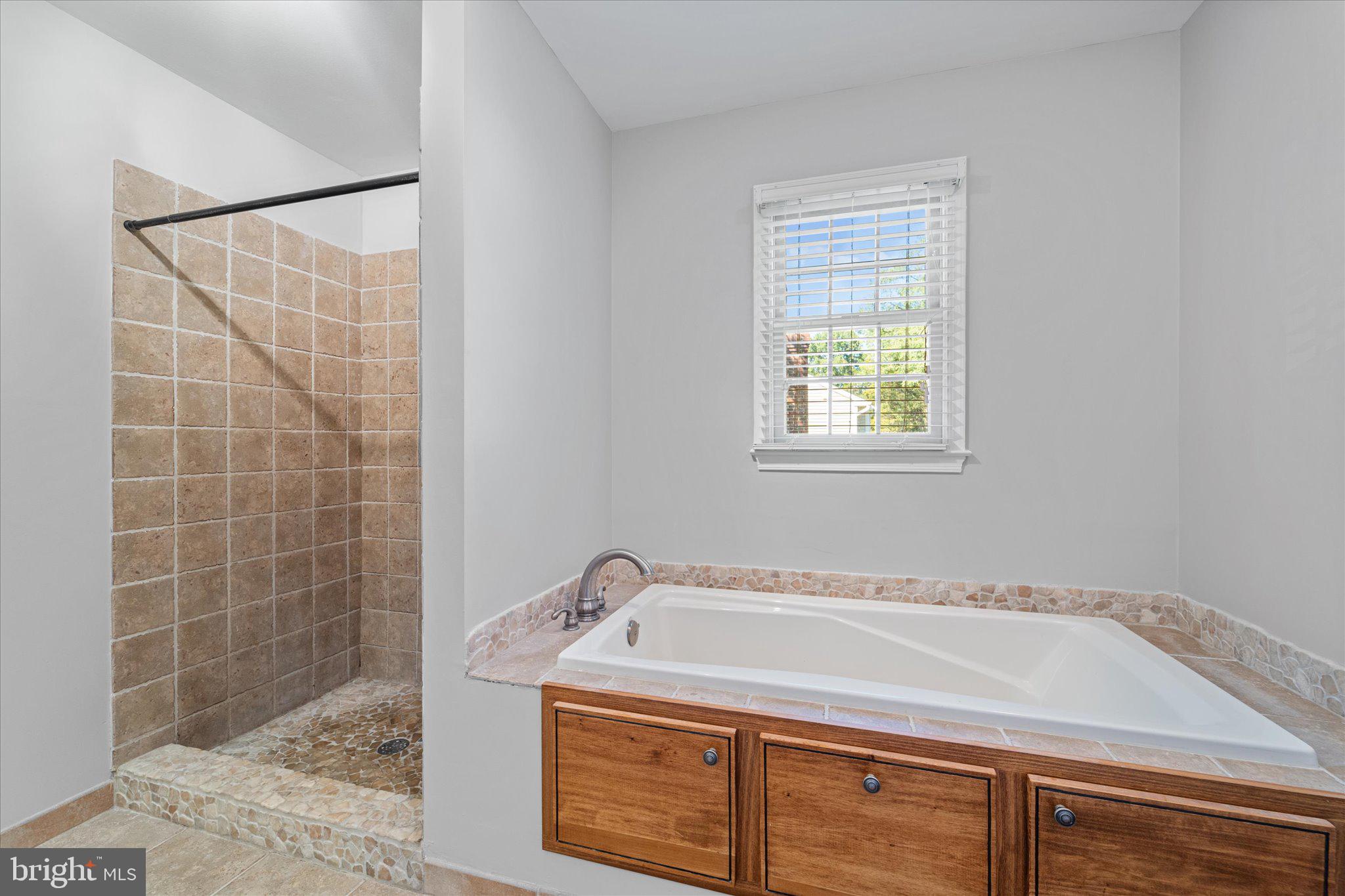 8104 Tall Timber Drive Gainesville, VA 20155 - Photo 27 of 58 Primary Bath