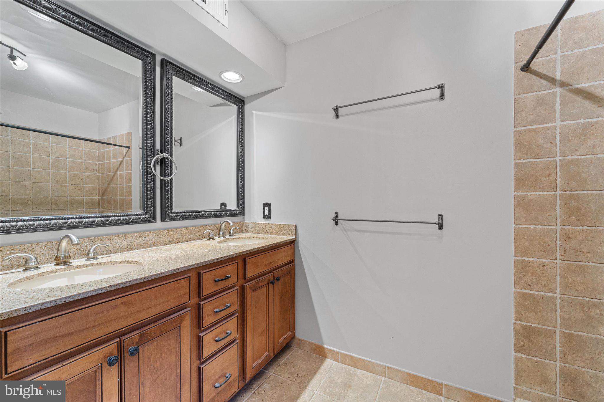 8104 Tall Timber Drive Gainesville, VA 20155 - Photo 28 of 58 Primary Bath