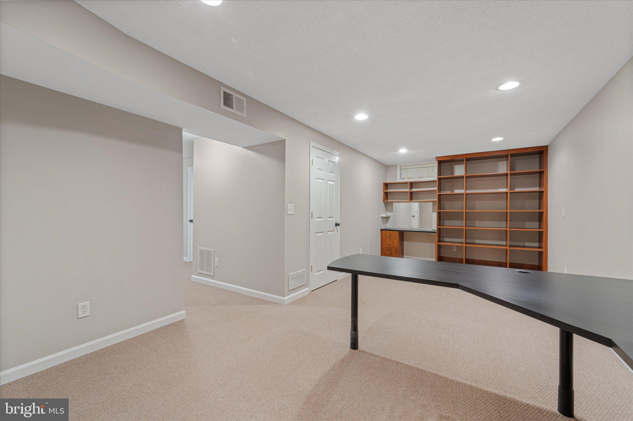 8104 Tall Timber Drive Gainesville, VA 20155 - Photo 39 of 58 Built-in Desks