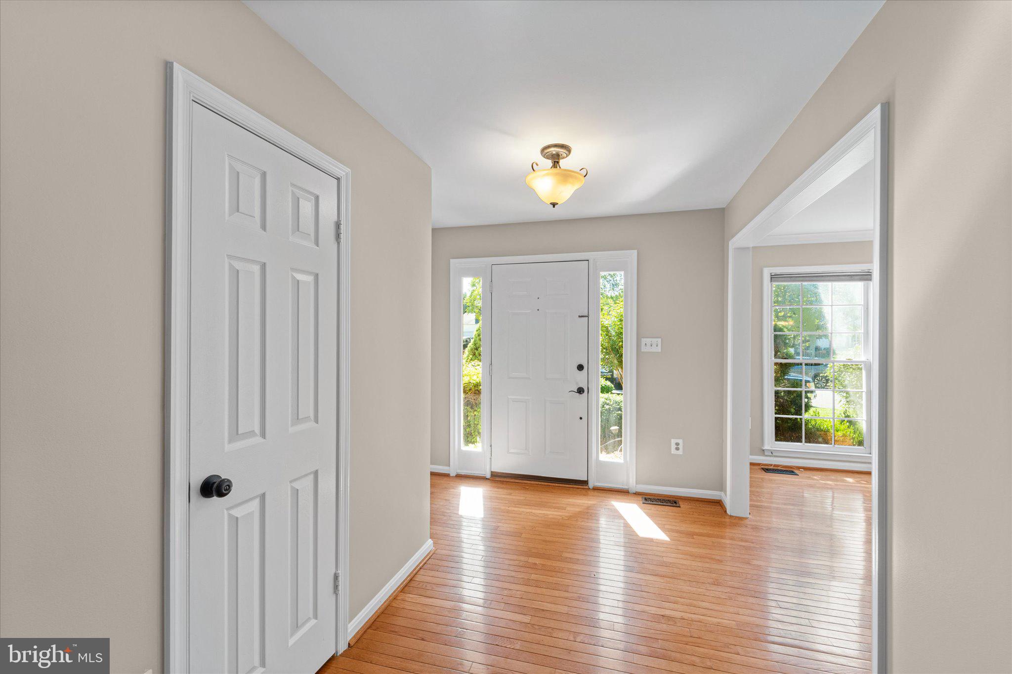 8104 Tall Timber Drive Gainesville, VA 20155 - Photo 7 of 58 Front entryway
