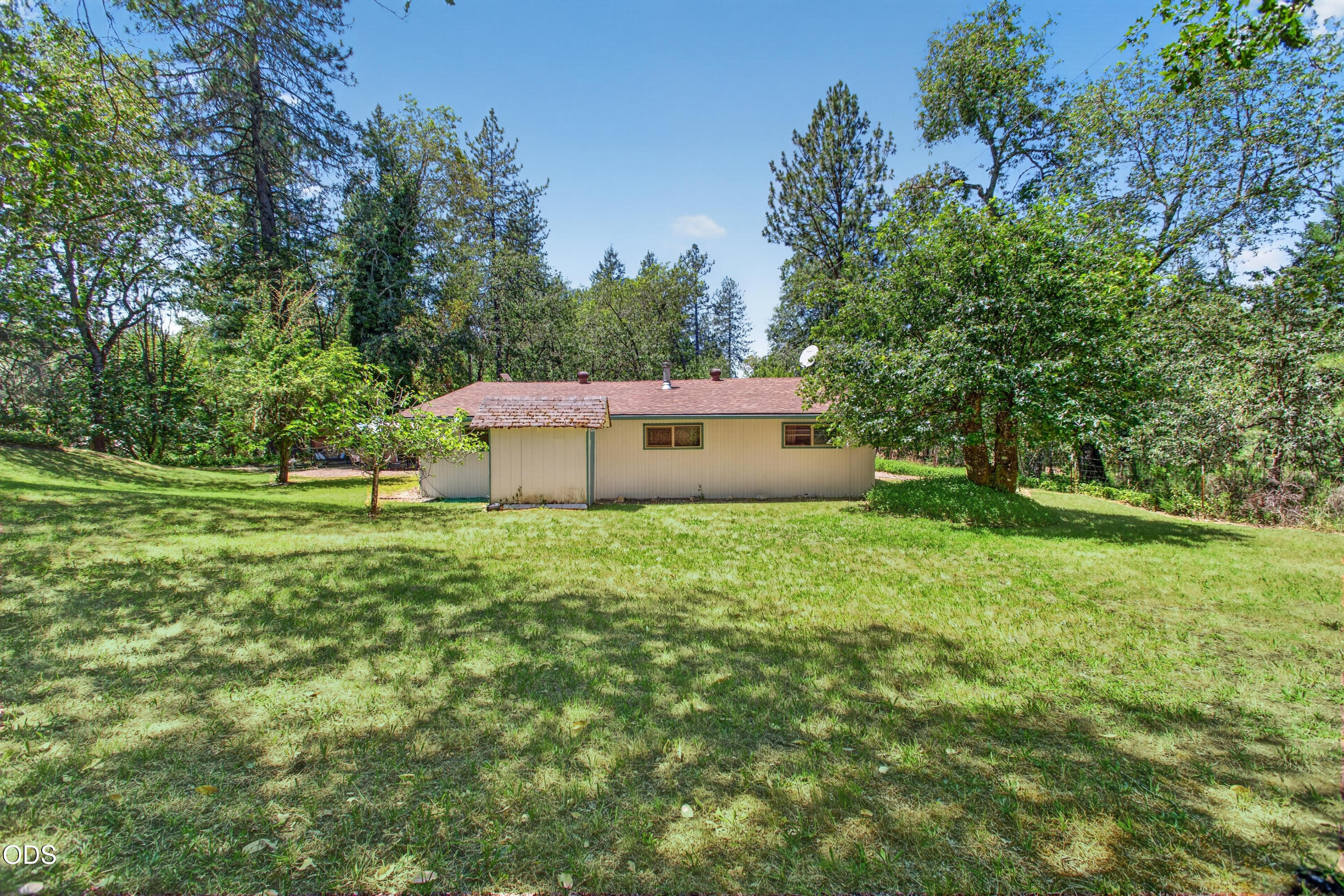 4041 Woodland Park Road Grants Pass, OR 97527 - Photo 10 of 36